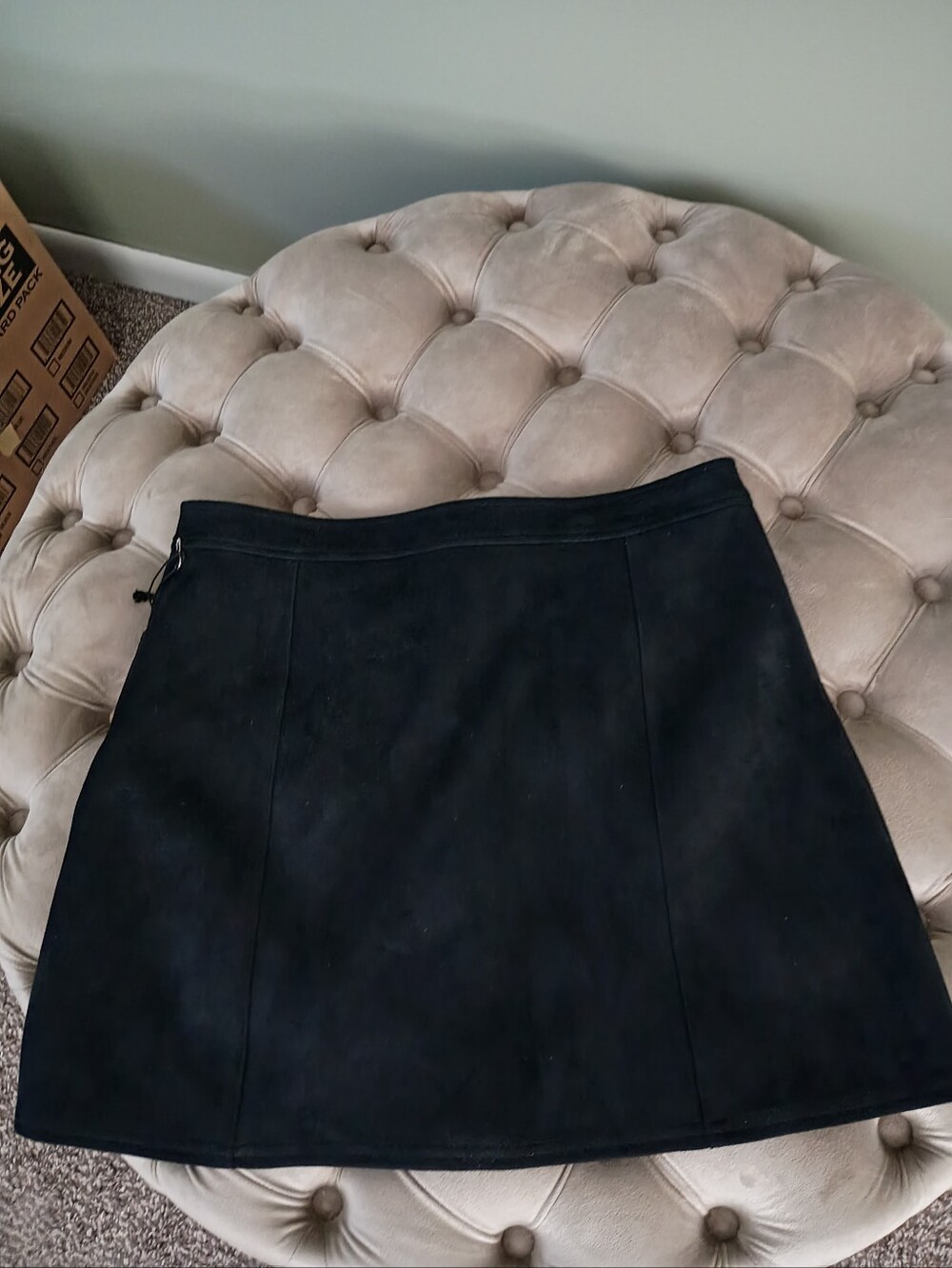 Express, Faux Suede Snap Button Mini Skirt, Size 6, NWT - Picture 5 of 6